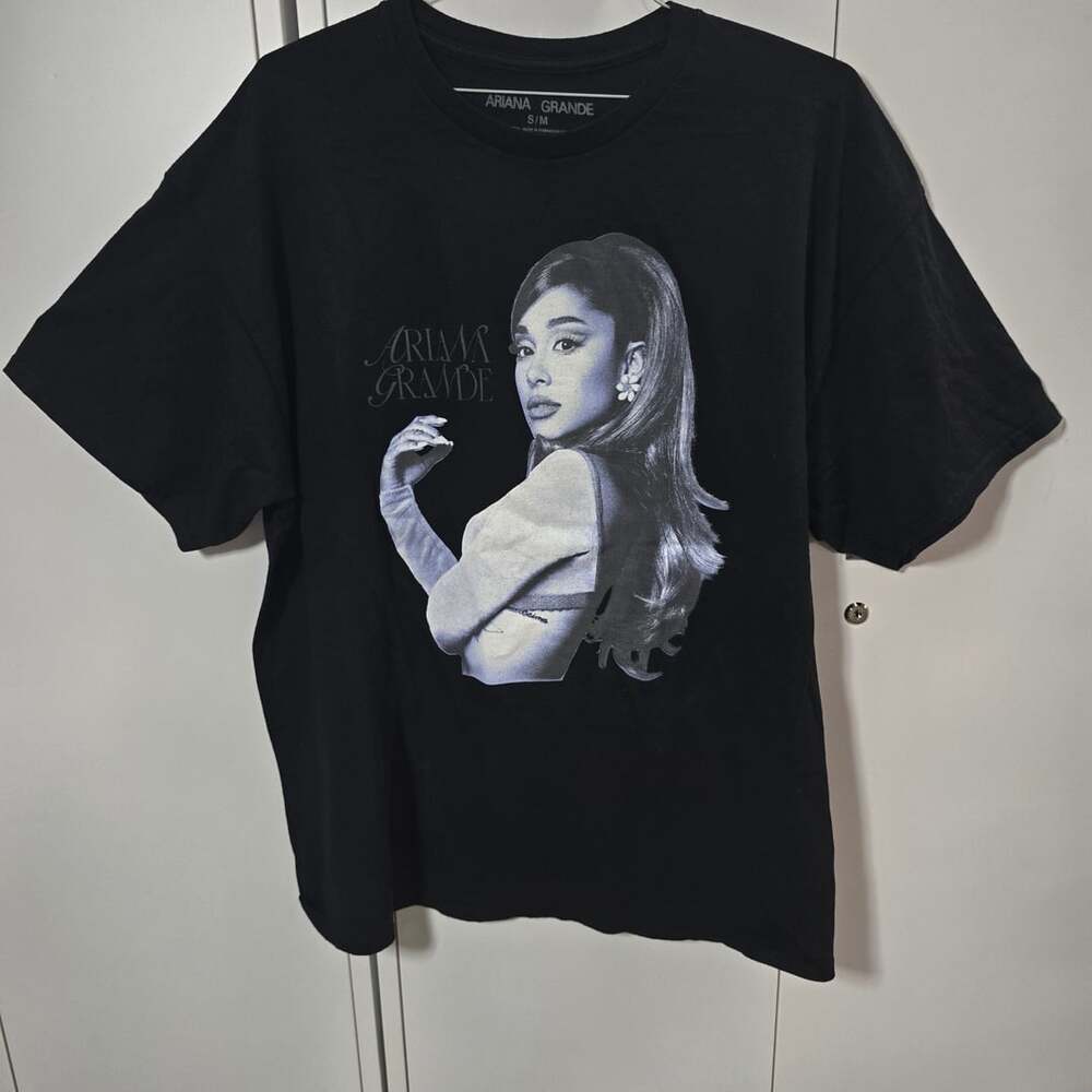 Ariana Grande T-Shirt Size S/M Black Portrait